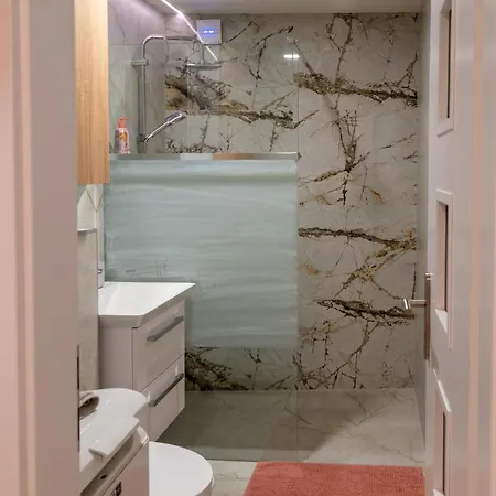 Lovely By The Park Apartman