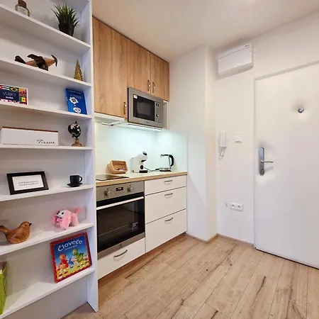 Family With Toys & Games - Old Town - Park Nearby * Bratislava